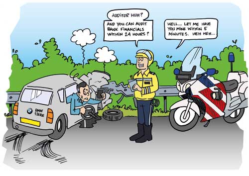 Cartoon - Auditor met BMW in vangrails en motoragent